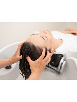 あなたの頭皮疲れてませんか?健康な髪は健康な頭皮から生まれます。コリをほぐして美しい髪へ…