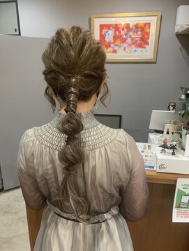 ジーニー(genie) ☆タイトローポニーアレンジ☆