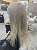 セル(CELL)&nbsp;トリプルカラー　ハイトーン　シルキーブロンド　ストレート