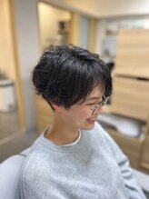 ノヘアドットビービーエス(no hea.bbs) ハンサムショートに大きめカールパーマ