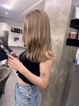 キング 梅田(K!ng) ミルクティーベージュダブルカラーケアブリーチ