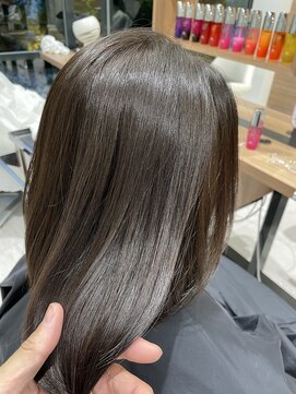 アーティック ヘア ディーヴァディーヴォ テスタ(ARTIC HAIR DIVA DIVO TESTA) もうクセ毛に悩まない!縮毛矯正で手にいれるサラサラ美髪