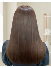 【ボヤージュコスメティックス】クセを抑えて、理想のツヤ質へ