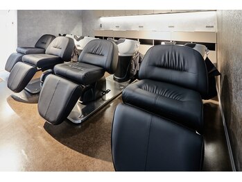 ursus by HEADLIGHT 本八幡店【アーサス バイ ヘッドライト】（旧：UrsushairDesign）