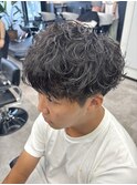 今人気のシャドウパーマで無造作な色気を演出！