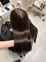 ロエ(LOE) ヘーゼルブラウンレイヤーカット顔周りレイヤーブリーチなし