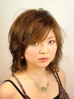 ナナ(nana+) 縦ロールをくずして束感をしっかり出したカールスタイル