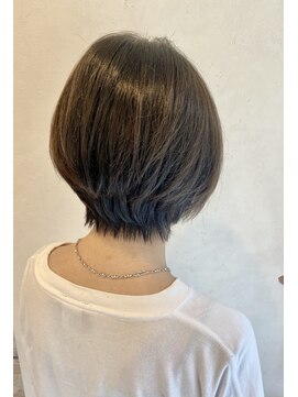 イソラヘアアトリエ(Isola hair atelier) 【Isola】ふんわり×前下がりショート