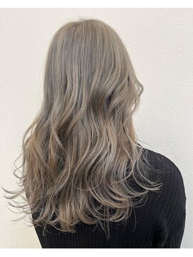 エヌ(Nn) ハイトーングレージュ