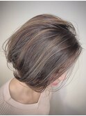 ハイライト×前下がりボブ×グレージュ