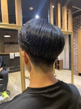 ロバーツヘアー 日野店 ツーブロック　韓流センターパート