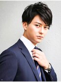 スーツ短髪ツーブロック束感モテる黒髪シークレットパーマ流行