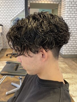 ステレオ ヘアデザイン 安城店(STEREO HAIR DESIGN) 刈り上げセンターパート×スパイラルパーマ