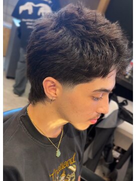 フランクスバーバーリベラルド 横浜(FRANK'S BARBER LIBERALD) フェザーパーマサーフカール刈り上げセンターパート