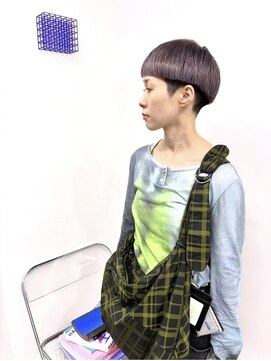イラカ(elaka) ラベンダーカラー×刈り上げショート×マッシュライン