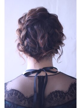 エヌドット 高井田(n.) ルーズ編み込み×パーティーヘアセット