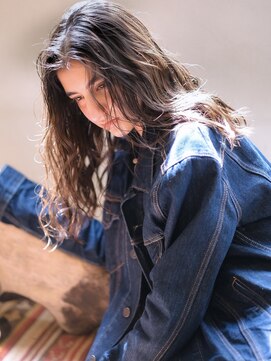 シロ(silo.) silo./リラックスウェーブ×くすみブラウン