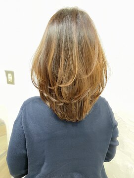 ミッシェル アフロート(michelle afloat) 3D Curve Cutでレイヤーを綺麗に立体的に入れて憧れの髪に☆