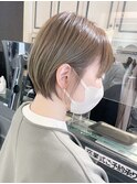ショートボブミルクティーベージュハイトーンカラーダブルカラー