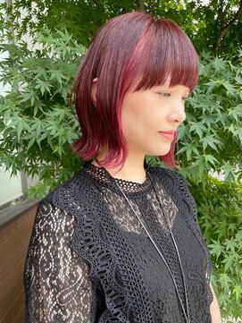 エム インターナショナル 春日部本店(EMU international) インナーカラーピンク外ハネくびれヘア切りっぱなし