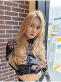 韓国ヘア　レイヤーカット ブロンドヘア　ワンカール