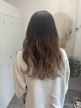 ロッカ(ROCCA) ホワイトグレージュナチュラルグラデーションウェーブ