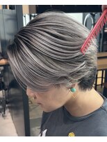 サロウィン 下北沢(SALOWIN)&nbsp;ホワイトシルバーのシャドールーツ