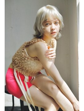 グリコ(grico) ホワイトブロンドレイヤーボブ