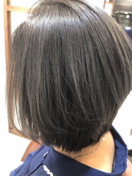 ヴィセ(atelier visse) 前下がりボブ×グレイジュ