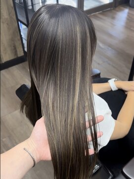 ヴィフ 大船(VIF) ハイライトカラーブリーチグレーベージュレイヤーロング大船駅