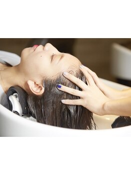 エイジングケアのヘッドスパやトリートメントが人気！大人女性の悩みに寄り添うベテランスタイリスト多数♪