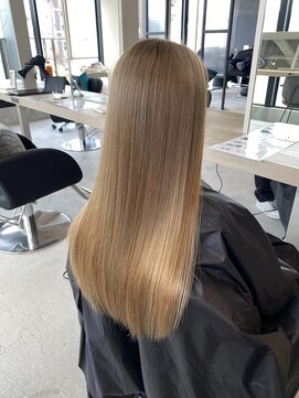 リア 布施店(Lia) ベージュカラー/ミルクティーベージュ