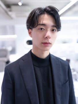 イオ 本厚木(io) 波巻きスパイラルパーマセンターパートアッシュブラック