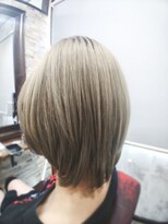 アトリエナガノ(atelier nagano)&nbsp;ニュアンスカラー/センターパート/ツヤ髪スタイル/ブルージュ