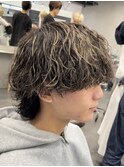 渋谷波巻きスパイラルパーマメンズハイライトメッシュカラー