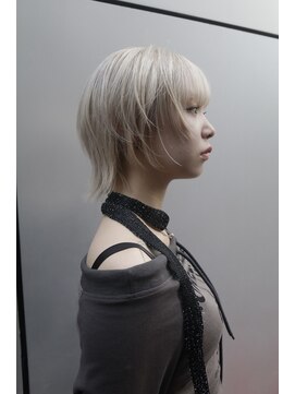 オーオシカシカスペース(OOO YY Space) ウルフ/ホワイトブロンド/ホワイトベージュ/ブリーチ2回以上