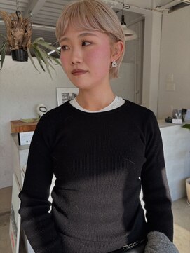 大人可愛いハイライトカラーハイトーンカラー大人ショート