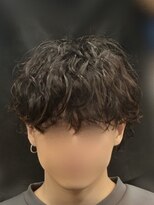 バース バイ ハピネス(BIRTH by happiness)&nbsp;韓国へアカルマパーマワックスなしセンターパート黒髪ウルフ