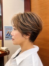 トゥーフォーワンヘアー(241Hair)&nbsp;大人ハイライトショートレイヤー×くびれショート×白髪ぼかし