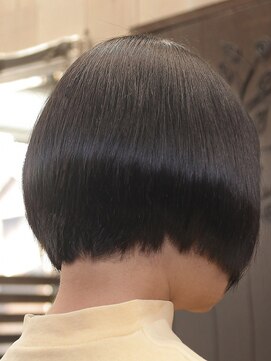 ヘアメイククァトル(Quattuor) マッシュ風大人ボブ