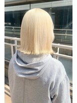 ルッツ(Lutz. hair design)&nbsp;抜きっぱなしブロンド【千代田彩夏】