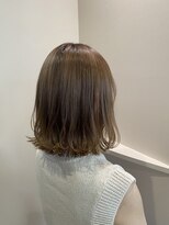 クム(QUMU)&nbsp;切りっぱなしボブ×くすみベージュ