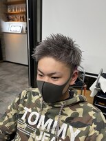 イーラ(era)&nbsp;短髪ハイトーンシルバーブリーチツーブロック