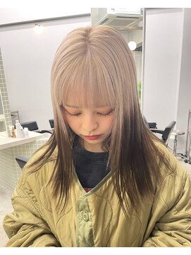 ヴァーディ オモテサンドウ(Vardy omotesando) ルーツカラー・ハイブリーチ・ホワイトベージュ・ツートーンヘア