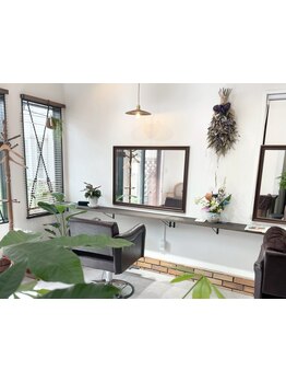 小さなお子様と一緒の来店も◎マンツーマンのプライベートサロンで美容室が苦手でも周りを気にせず寛げます