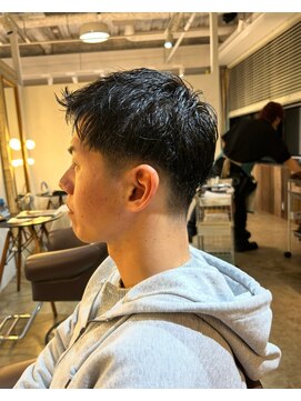 ビハインドザカーテン(BEHIND THE CURTAIN) 【メンズスタイル】癖毛を活かしたスパイキー風ショート