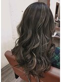 ハイライト3Dグレージュアッシュ/アッシュブラック/ウェーブ巻き