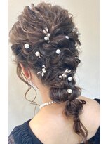 およばれヘアアレンジ　結婚式　パーティー　編み下ろし