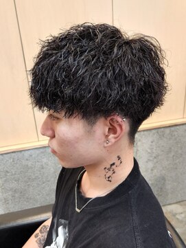 ニアウ 太田店(Niau) ツイストスパイラルパーマセンターパートツーブロック刈り上げ