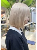 ミルクティーアッシュグレージュハイトーンカラーウルフボブ